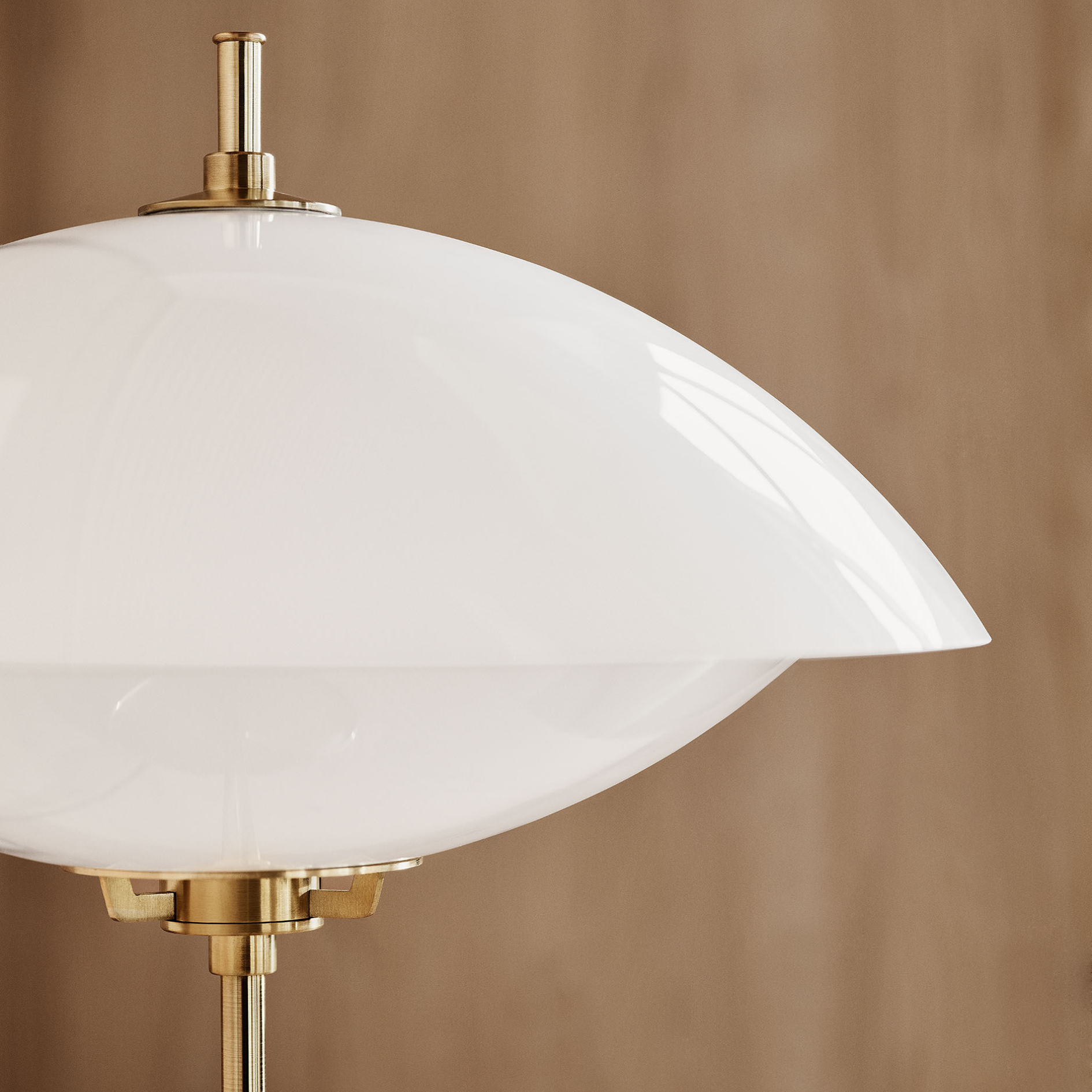 Clam Table Lamp