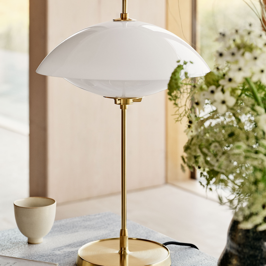 Clam Table Lamp