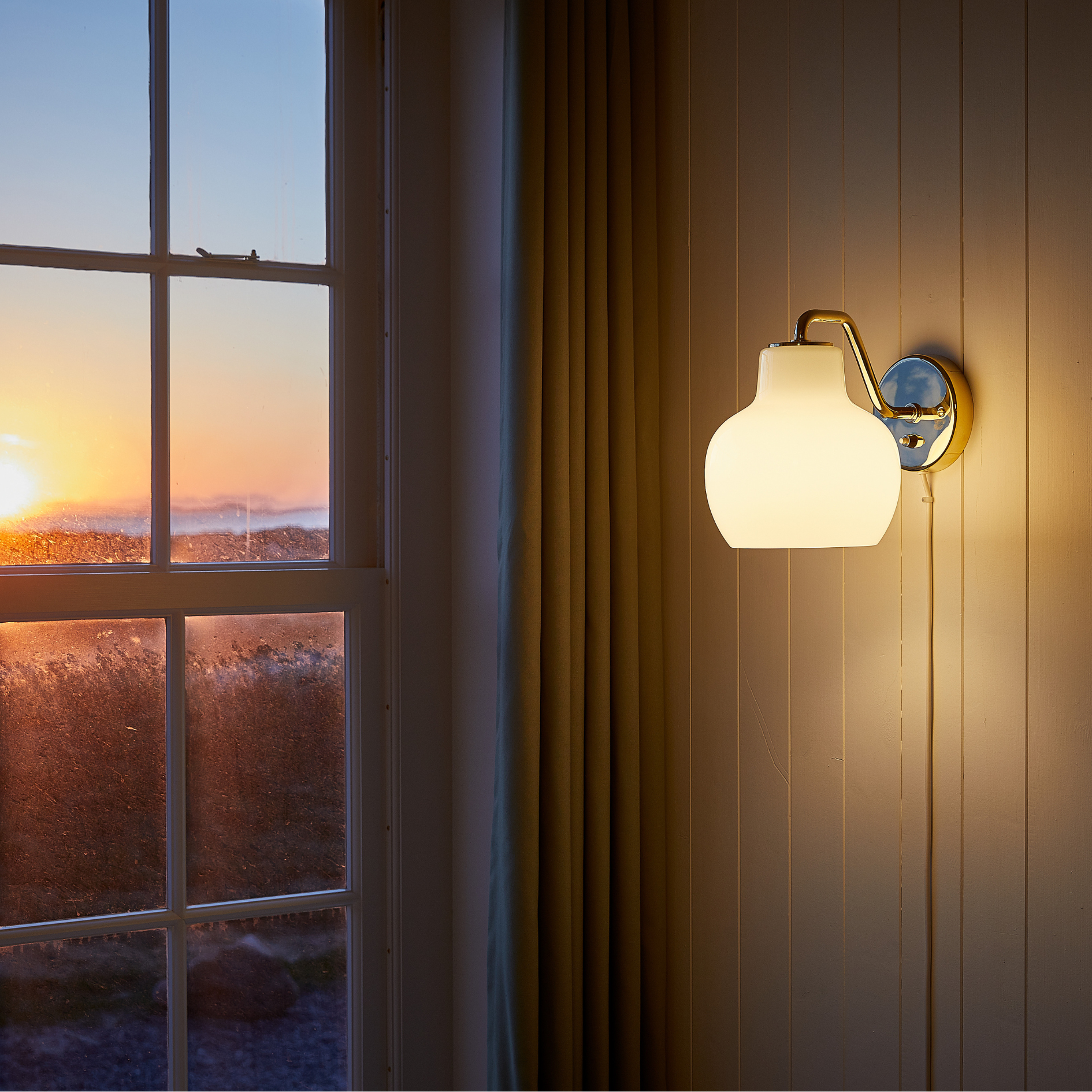 VL Ring Crown Wall Lamp